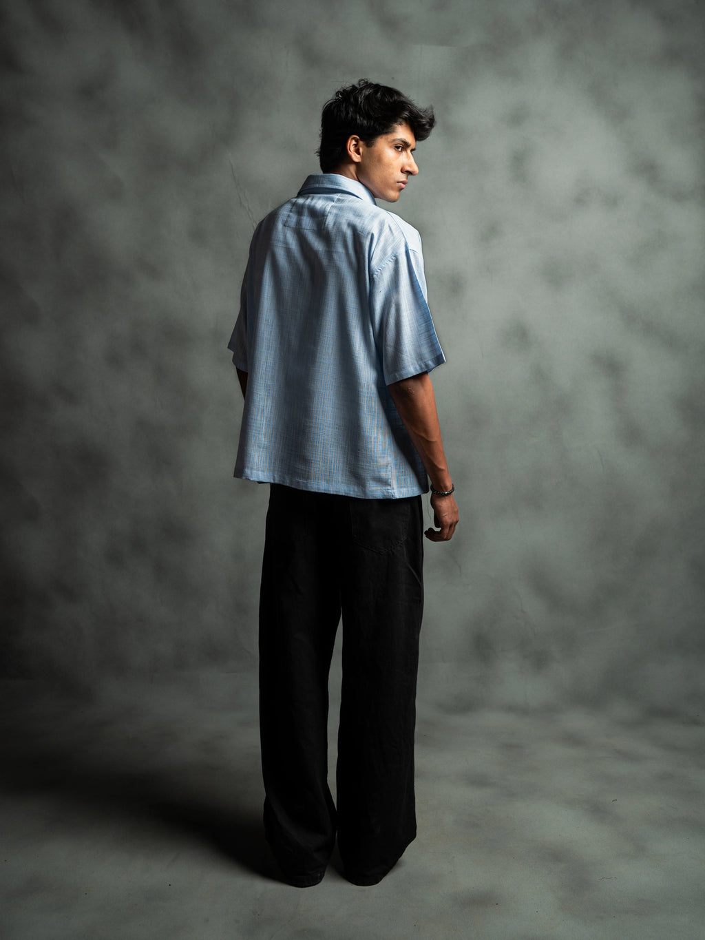 STUDIO BUTTON DOWN