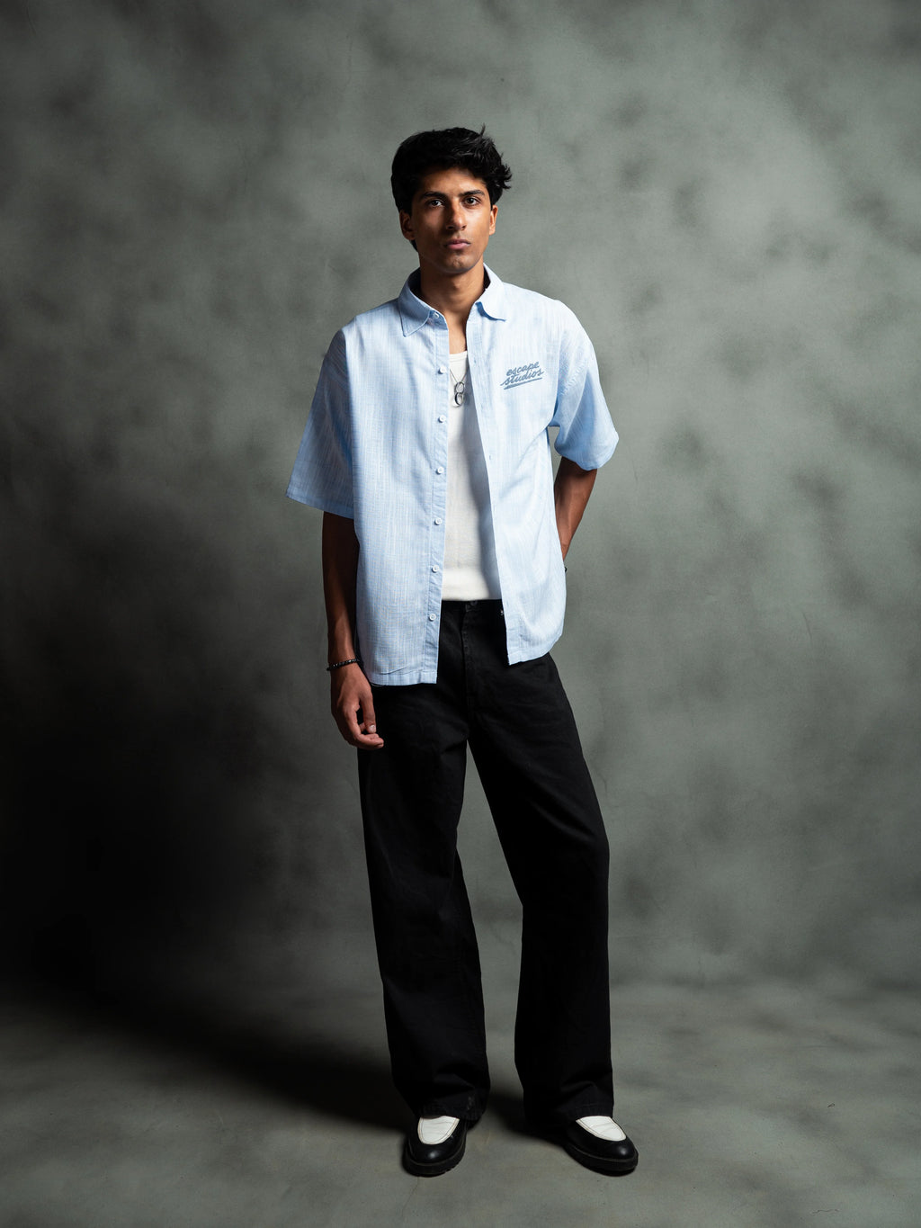 STUDIO BUTTON DOWN