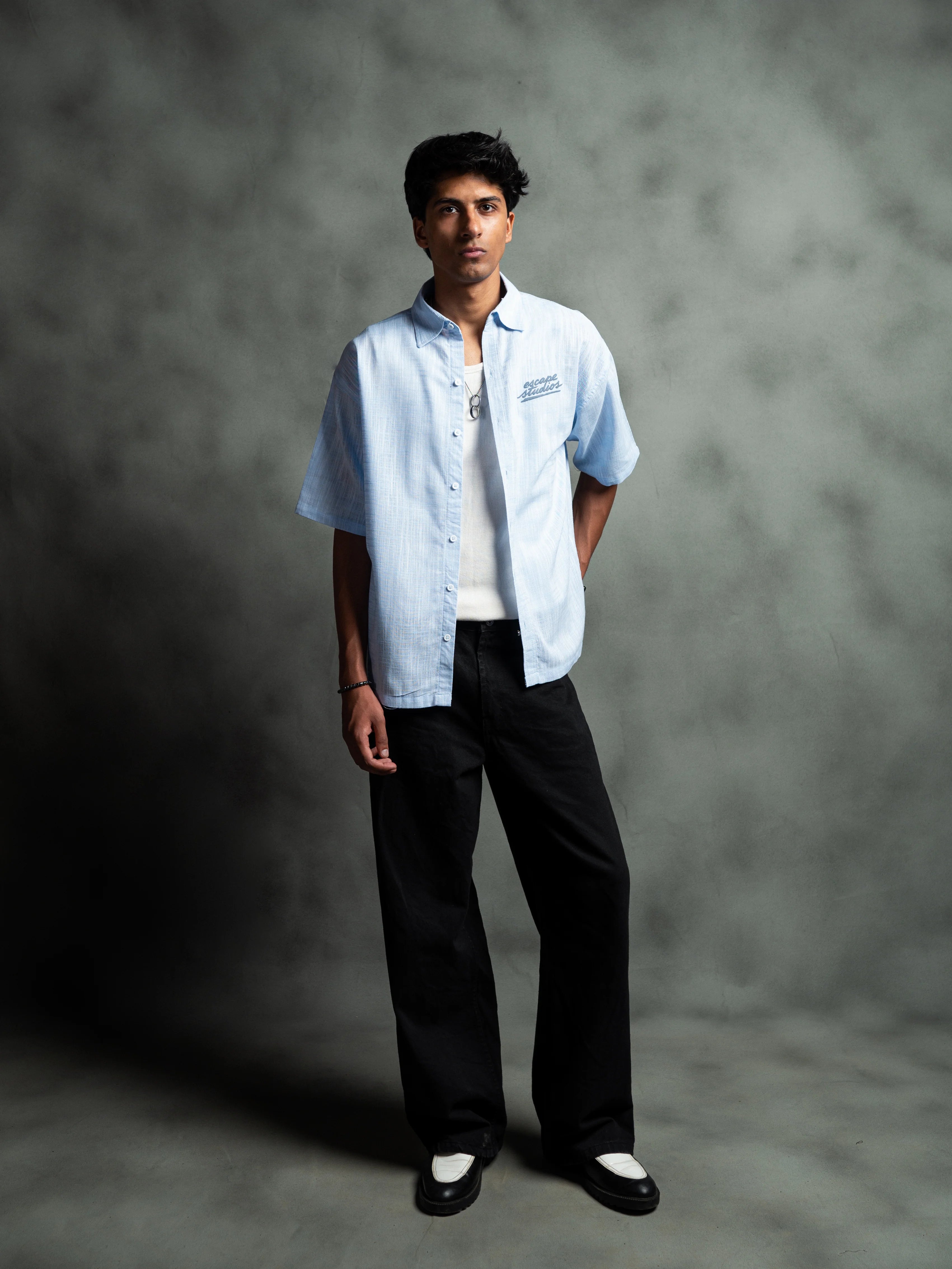 STUDIO BUTTON DOWN